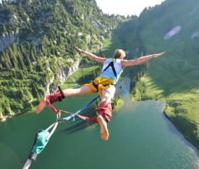 开云官网-青春风暴席卷体坛，穆古鲁扎新星挺进下一轮表现惊艳，德国队未来可期！青春风暴席卷体坛，穆古鲁扎晋级闪耀，德国队崭露崛起锋芒
