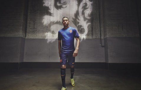 开云官网-Doinb巅峰对决，巴特勒式顽强激战C9九分钟，高光表现胜负难料！Doinb巴特勒式血战C9九分钟，高光频出胜负悬念留至最后！